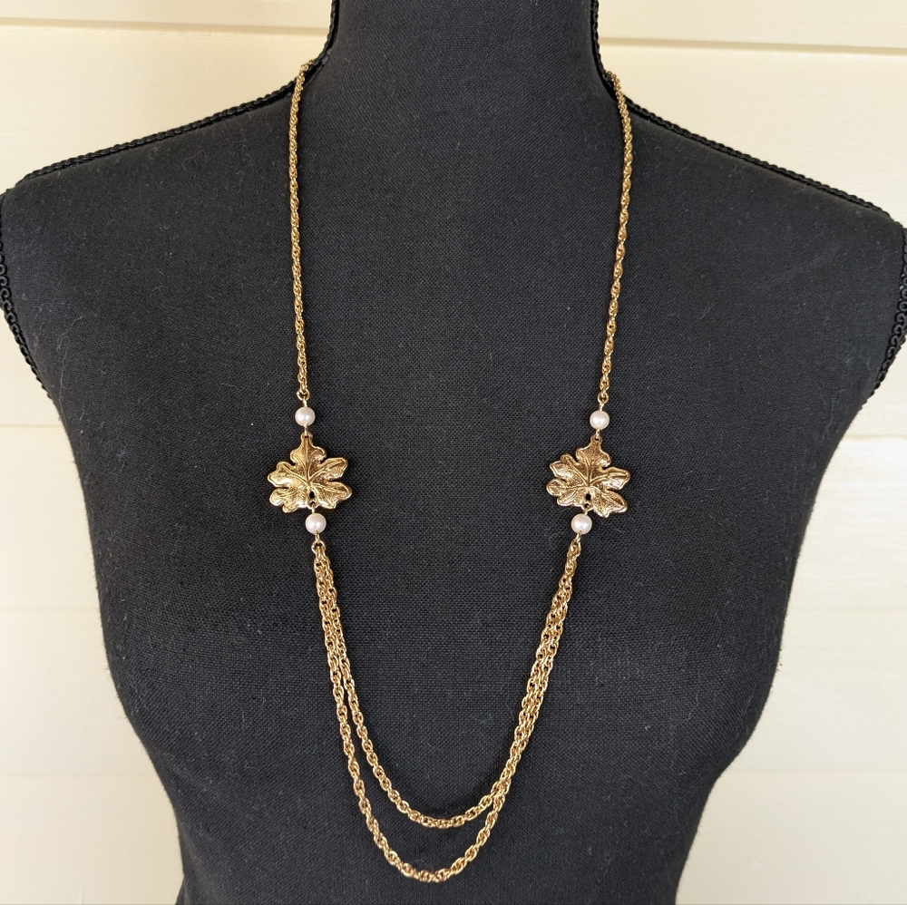 Avon Gold Tone Chain Necklace with Leaf And Pearl Accents